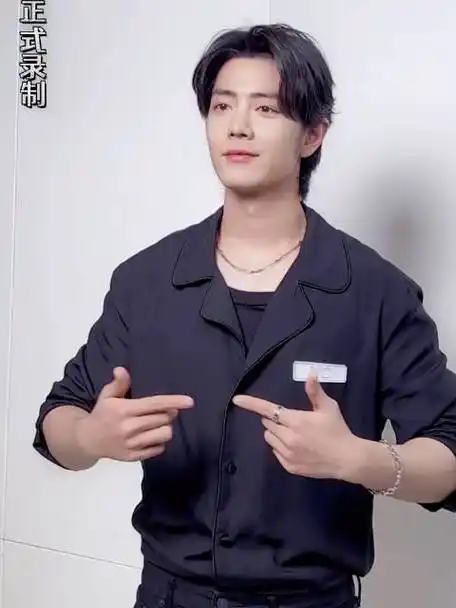 和@x玖少年团肖战daytoy一起学手势舞吗  肖战工作室的微博视频