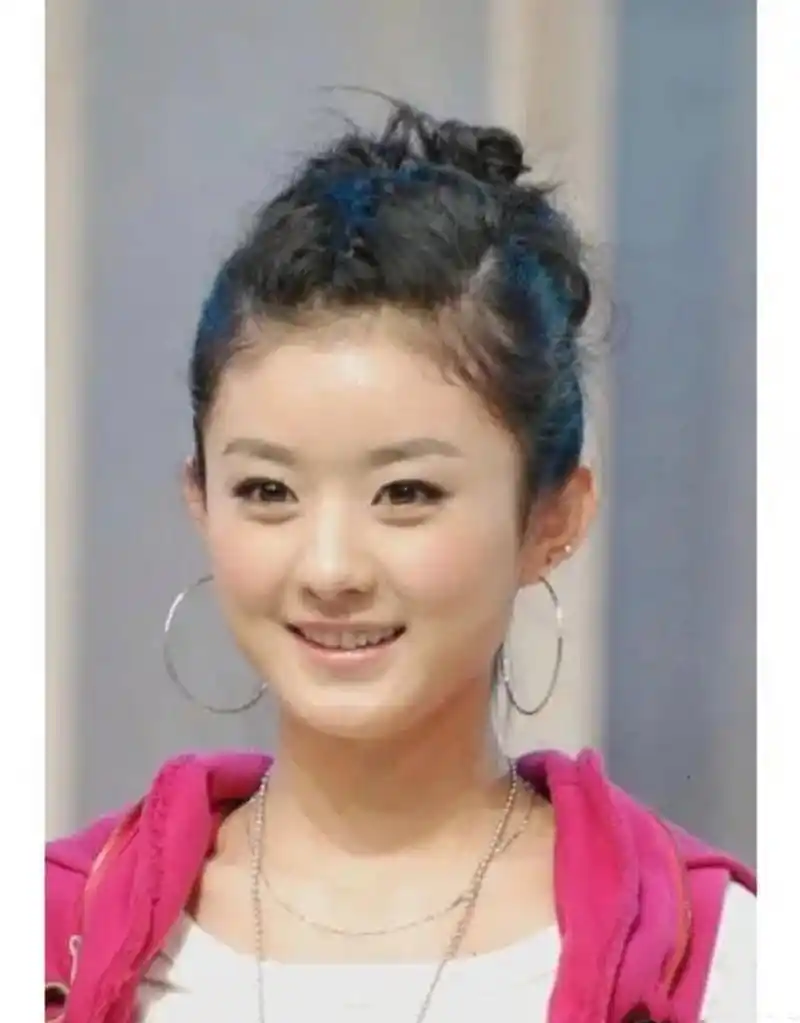 赵丽颖早期旧照,真的很像邻居家可爱的小妹妹啊
