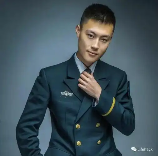 果然帅哥都上交给国家了,妹子们请勿舔屏|军装|西装|卫士_网易订阅