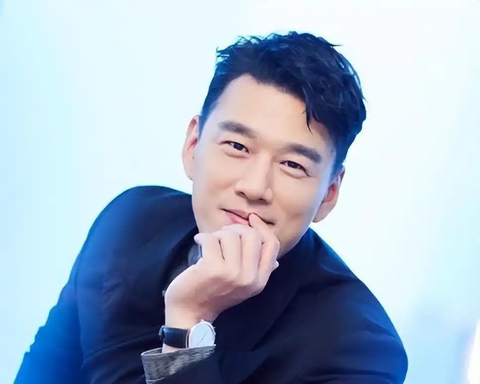 王耀庆:娱乐圈中的国民好老公 王耀庆是一位多才多艺的演员,他不仅以