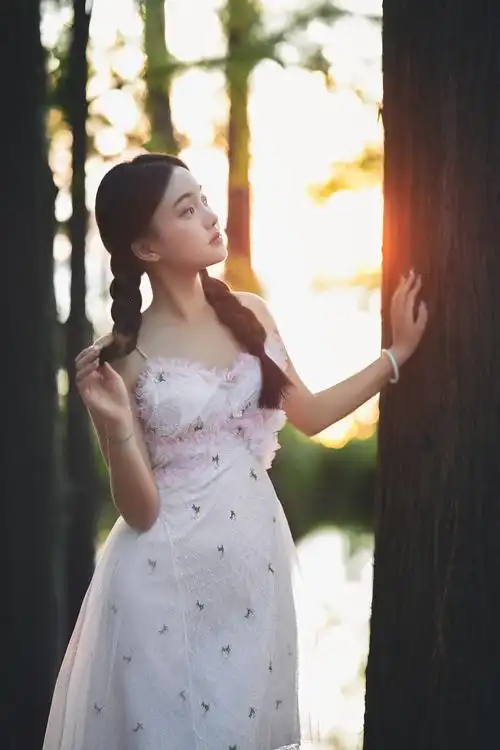 行影摄云的写真摄影作品《森系少女》