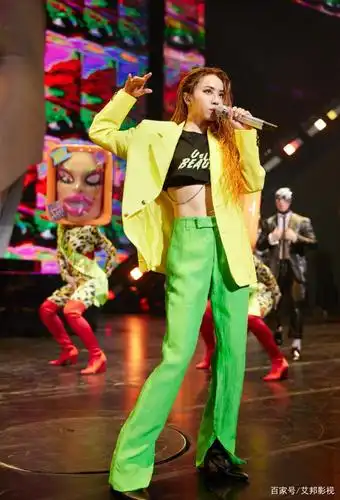 天后回归!蔡依林小巨蛋开演唱会,《骑士精神》扭腰摆臀燃炸全场