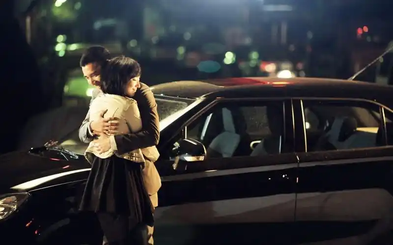 是的,这就是桂纶镁主演的一个广告微电影.