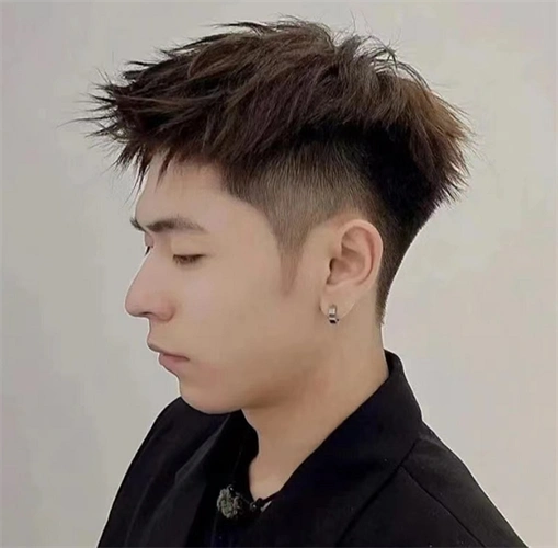 韩式碎盖头发型 帅气少年感十足_韩式男发 - 美发站