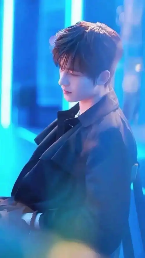 杨洋>高清壁纸~-厚源智轩网络科技下载