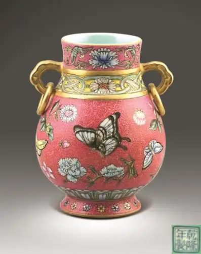 珐琅彩花蝶纹双耳瓶】拍卖品_图片_价格_鉴赏_清代其它彩釉瓷器_雅昌