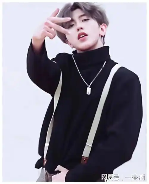 时隔五年蔡徐坤再穿背带裤唱跳,处境却大不相同,迷倒大片ikun|工装裤|