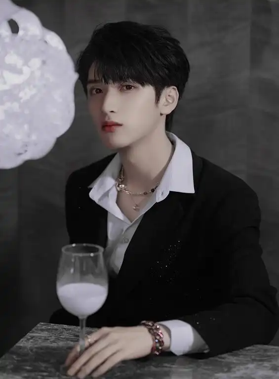 严浩翔给tnt争光,新歌创作背景很赞,被人民文娱特别推荐