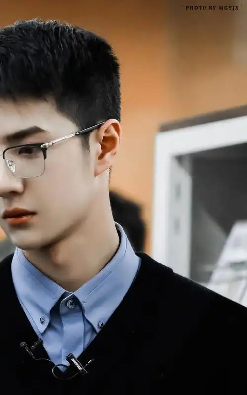 清水短发出镜王一博放弃10年梦想之路提前大刀阔斧开干了