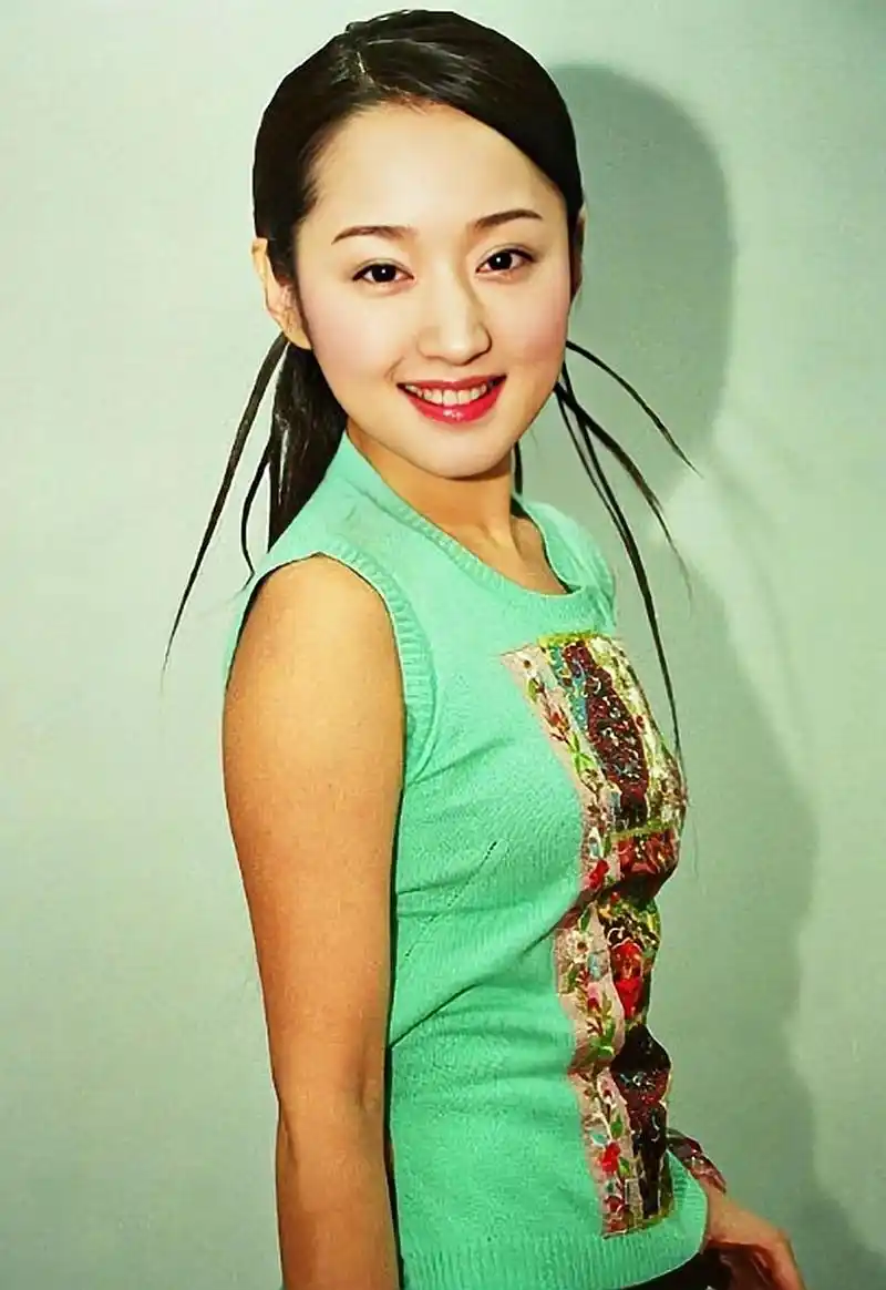 一组杨钰莹青春时照片,歌甜人美,这样的天然美女已经不会再有了