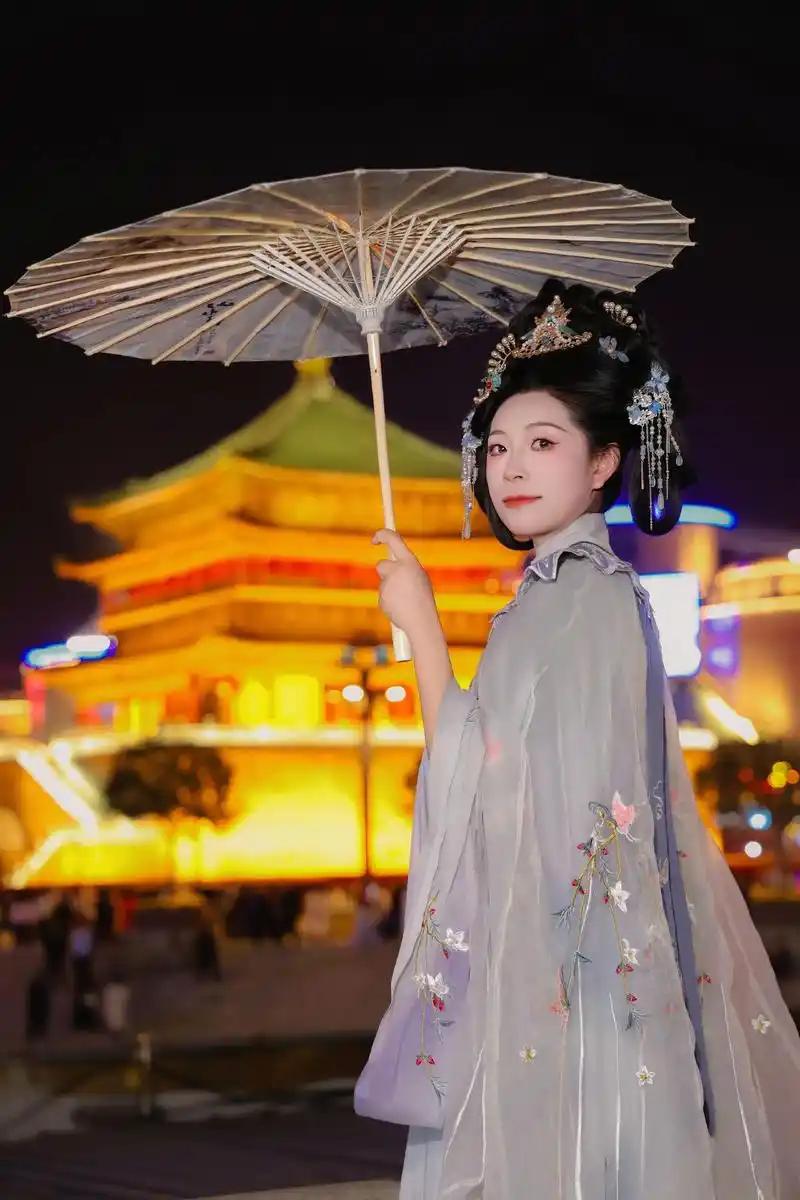 古风汉服 "着一袭华裳,赠我一场古时梦"