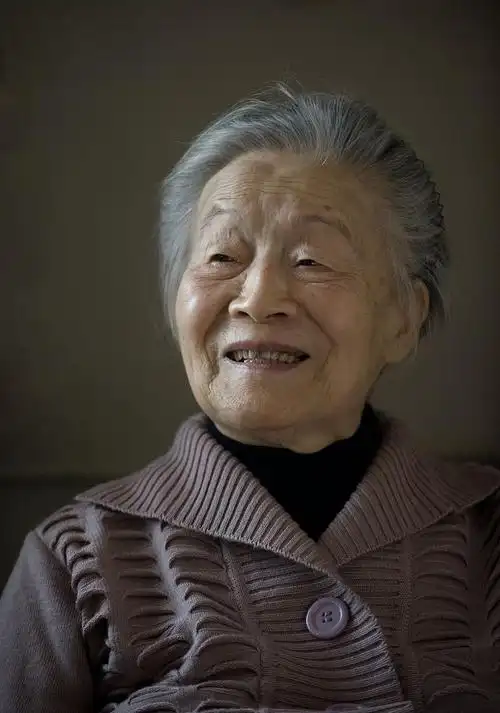 杨绛:嫁人时,如果被有钱人看上,要嫁给有钱人,而不嫁给穷人