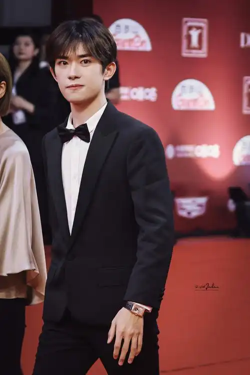 易烊千玺生图##上海国际电影节