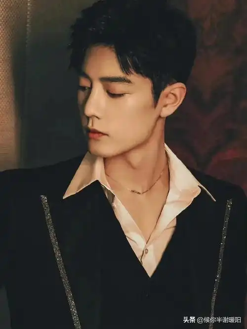 最适合戴项链的几位男明星王一博李现霸气肖战精致又矜贵