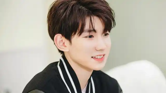 真是长得帅什么发型都能驾驭,王源就是这种人