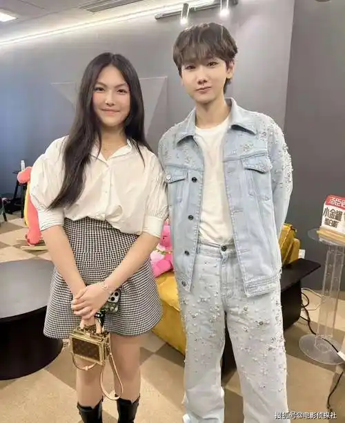 王诗龄,汪苏泷合照曝光,14岁比34岁还成熟,评论区留言给出答案