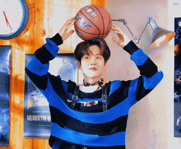 jacket behind the scenes 伯贤动图/修图 想看小狗打篮球9099