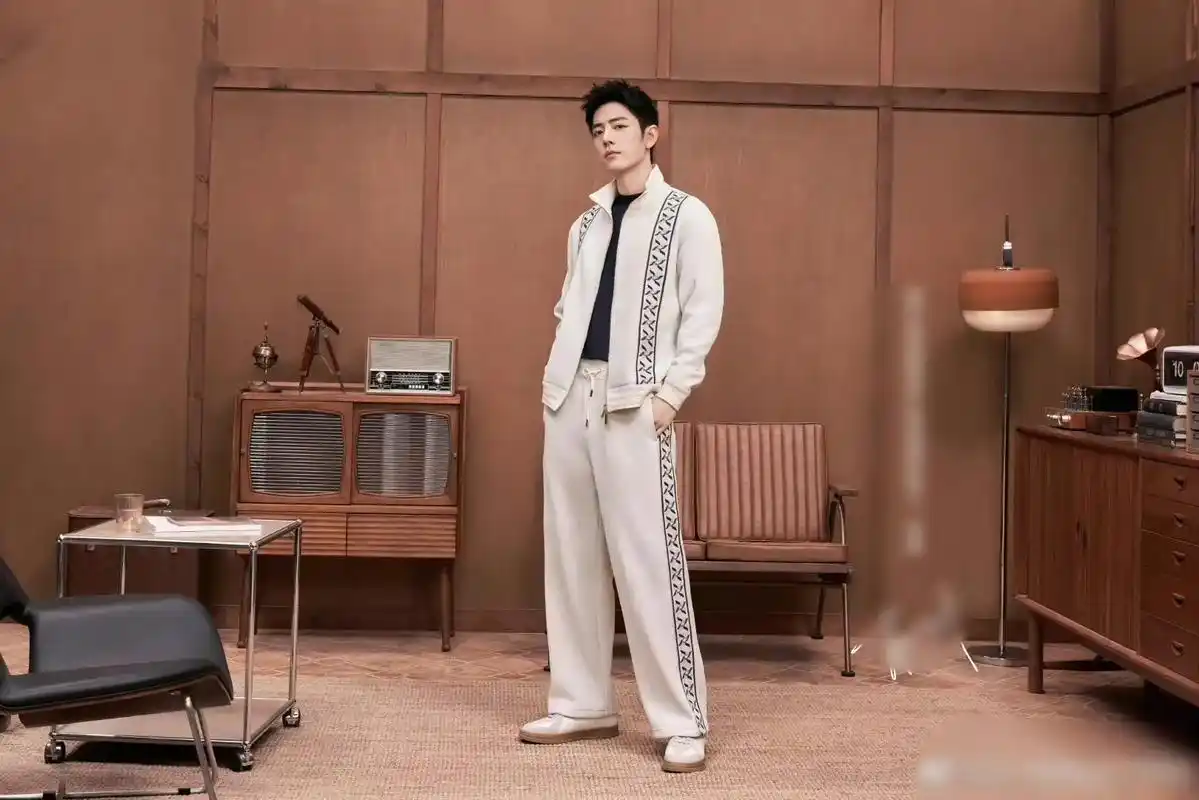 肖战#李宁潮流运动品牌代言人唯一一个把运动品牌穿出高奢的 - 抖音