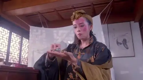 毛舜筠做事前准备,大腿一抬,这脚毛是认真的吗