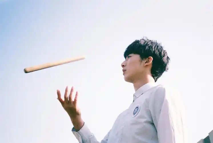 简介:郝富申帅气校服写真图片,分享一组郝富申图片给大家,图中的明星