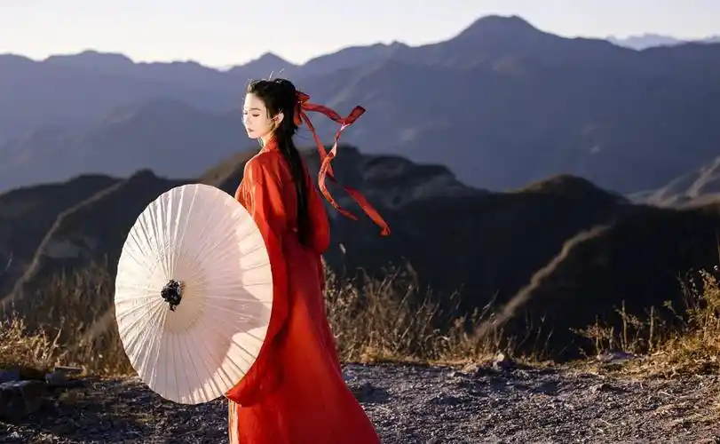 张艺凡红衣古风造型写真,清冷飘逸,灵动仙气_妹妹_感觉_行走