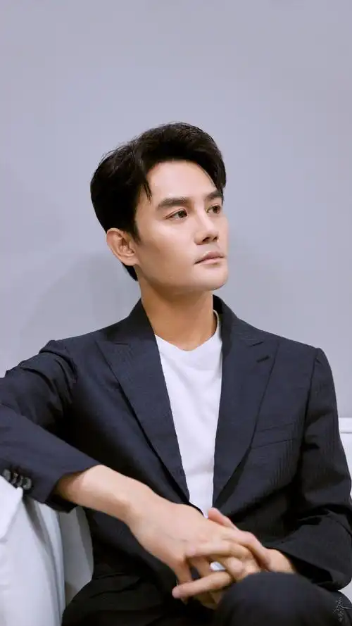 王凯大江大河3##王凯车展生图