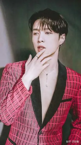 张艺兴的哪个舞台妆发服装让你惊艳?