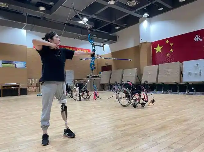 brainco智能仿生腿首次亮相亚残运会火炬传递