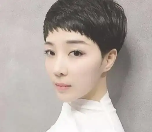 2019流行的女生锅盖头发型 潮流又减龄