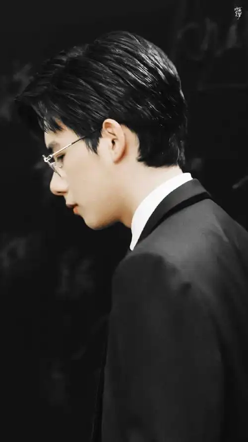 胡先煦 x 林臻东    76 截修  西装冷脸    胡先煦超话9415#胡