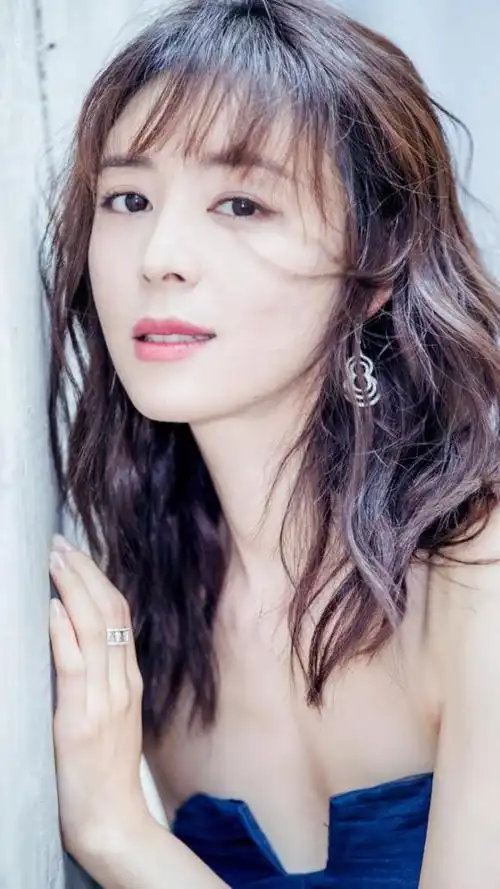 张静初这套淡妆蓝裙,get到她是多美了吗?