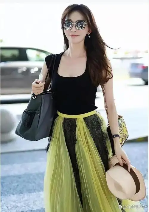 林志玲与老公外出聚餐女方穿搭一言难尽被指越来越像日本人