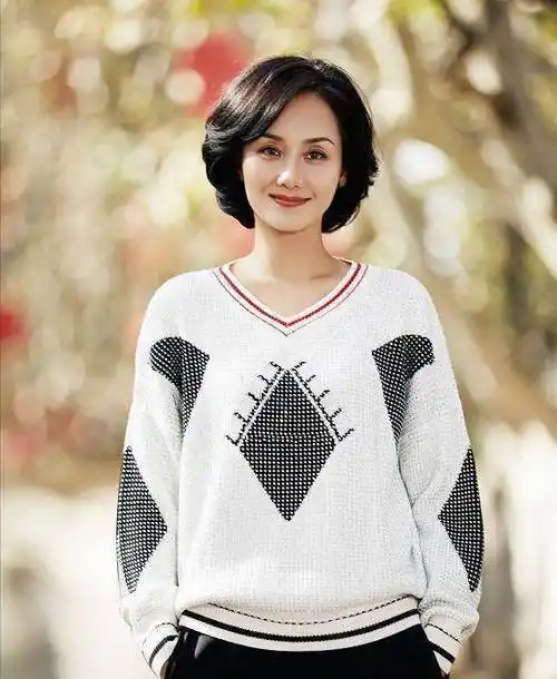 曾演张翰母亲的51岁女星李颖,近照显年轻,嫁富豪女儿是奥运冠军_电视