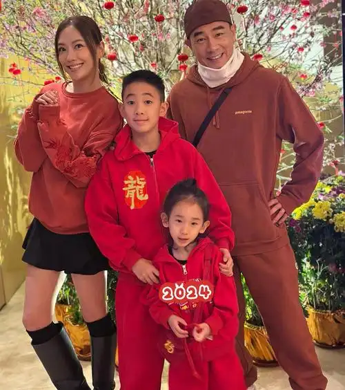 荧荧片段 的想法: 陈小春二胎儿子打扮像女儿,基因太强大了!