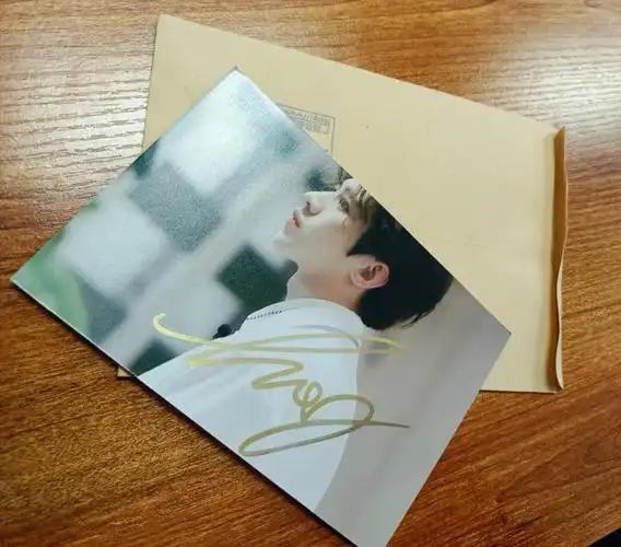 我们领导知道我喜欢蔡徐坤刚好他有个发小以前是ssxs的编辑于是让他