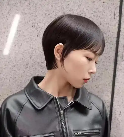 短发女孩们的出现那么就有人适合短发有人适合长发剪发是会让人上瘾的