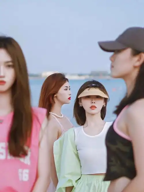 整理了一些拍照姿势和构图～后期还会更新哦丹乖乖s look94:迩上