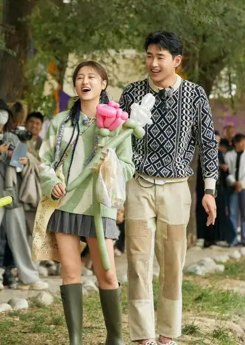 王彦霖被老婆"嫌弃",给金城武易烊千玺颜值打满分,老公打30分