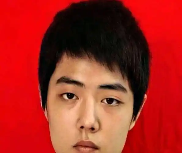 原创肖战大学照片曝光给大学女友买钻戒跟同学聊天被造谣是恋爱