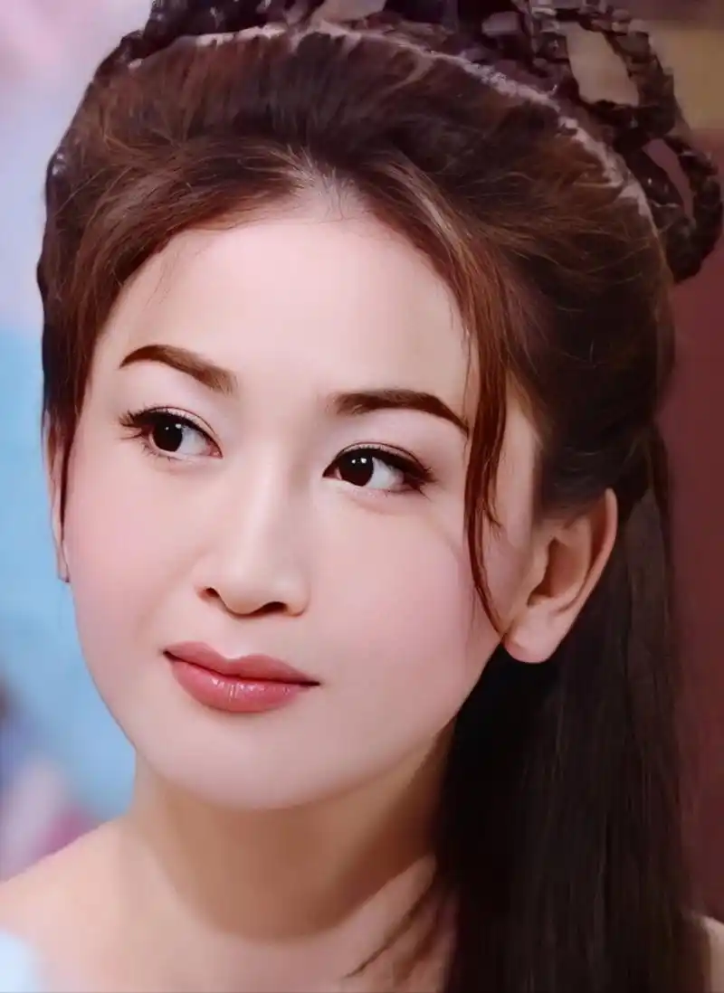 温碧霞版的妲己很无辜,她本可以单纯快乐的活着,本性那么善良,突然来