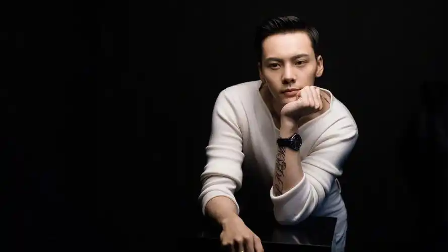 港台明星陈伟霆明星风尚壁纸3