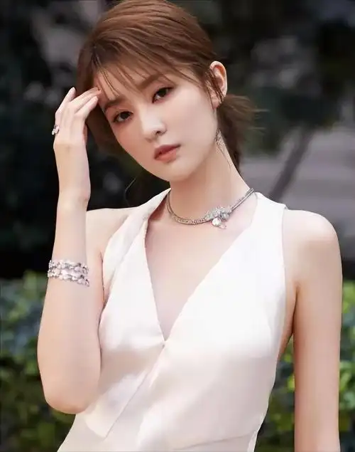 杨洋乔欣到底真的假的(明星杨洋和乔欣秒分手原因)