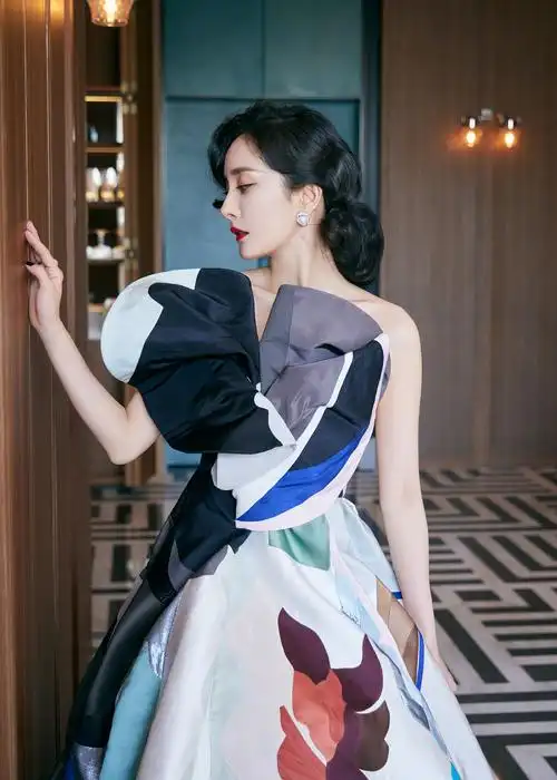 《湖南卫视》跨年活动杨幂《三亚》人像写真杨幂作品信息创作时间2021