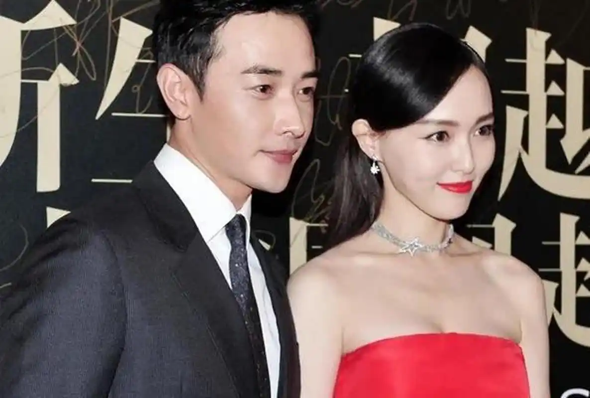 一次采访中,唐嫣爆料:"我和罗晋在一起半年,他提了6次分手",主持人为