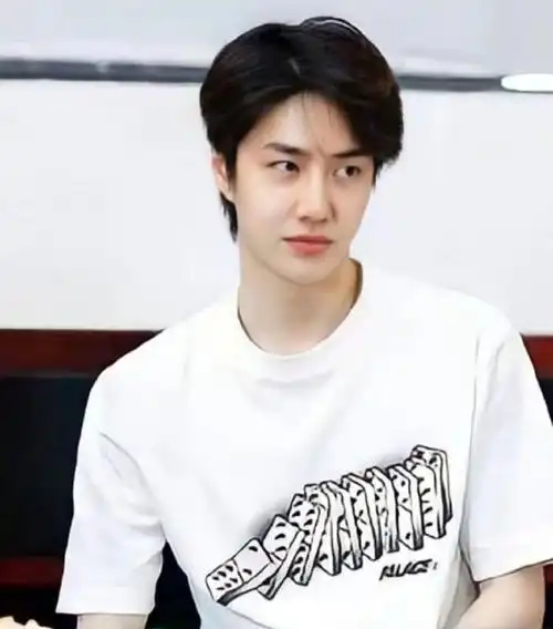 王一博冰雨火剧本围读旧照##王一博冰雨火