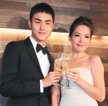 阮经天和女友许玮甯(资料照)凤凰娱乐讯据台湾媒体报道,许玮甯23日