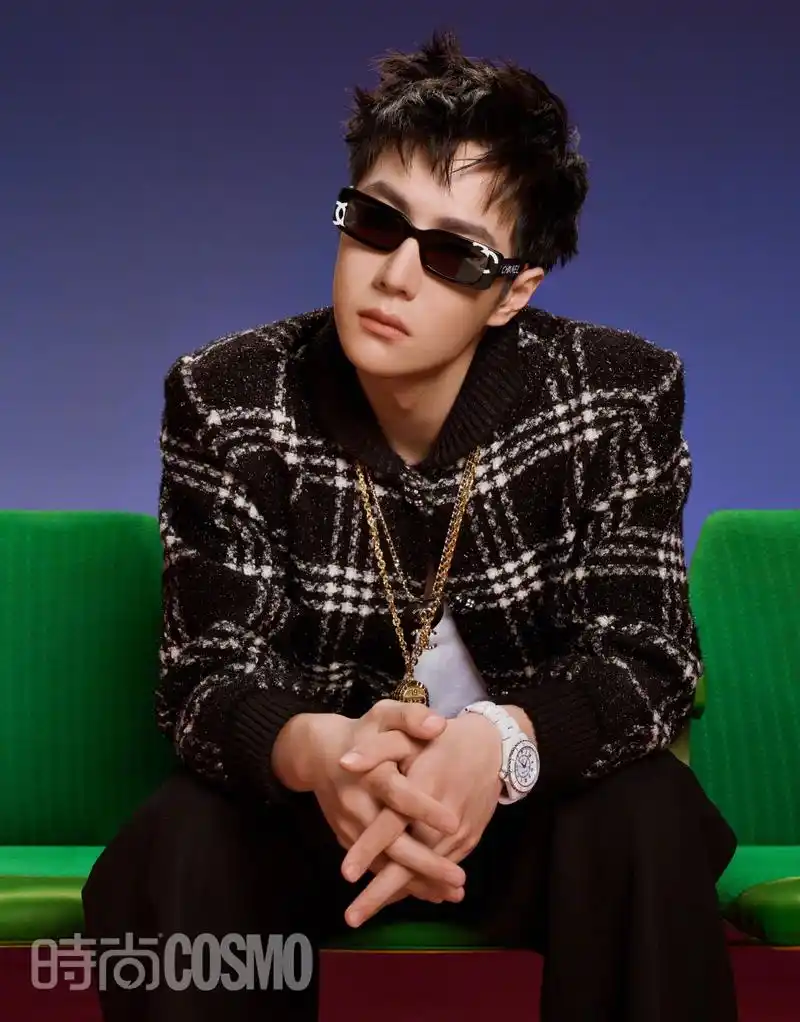 王一博最新造型 酷帅墨镜boy