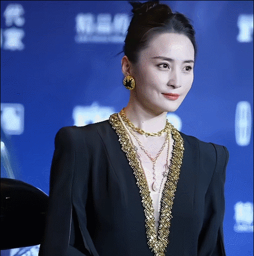 看48岁蒋勤勤和"裴佩老师"现状,发现女人到了中年,真不能太瘦|吴磊|秦