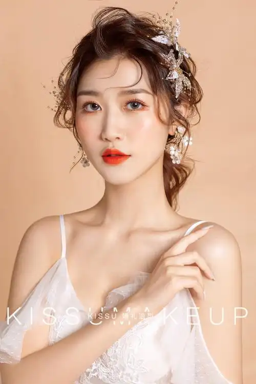 kissu化妆培训的化妆造型作品《素人改造|新娘造型》