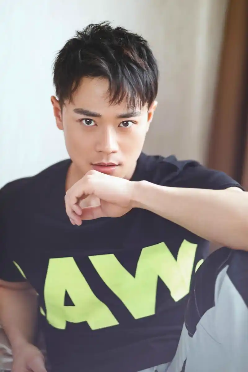 曹骏《遇见你真好》今日上映 "闪电少年"热血来袭